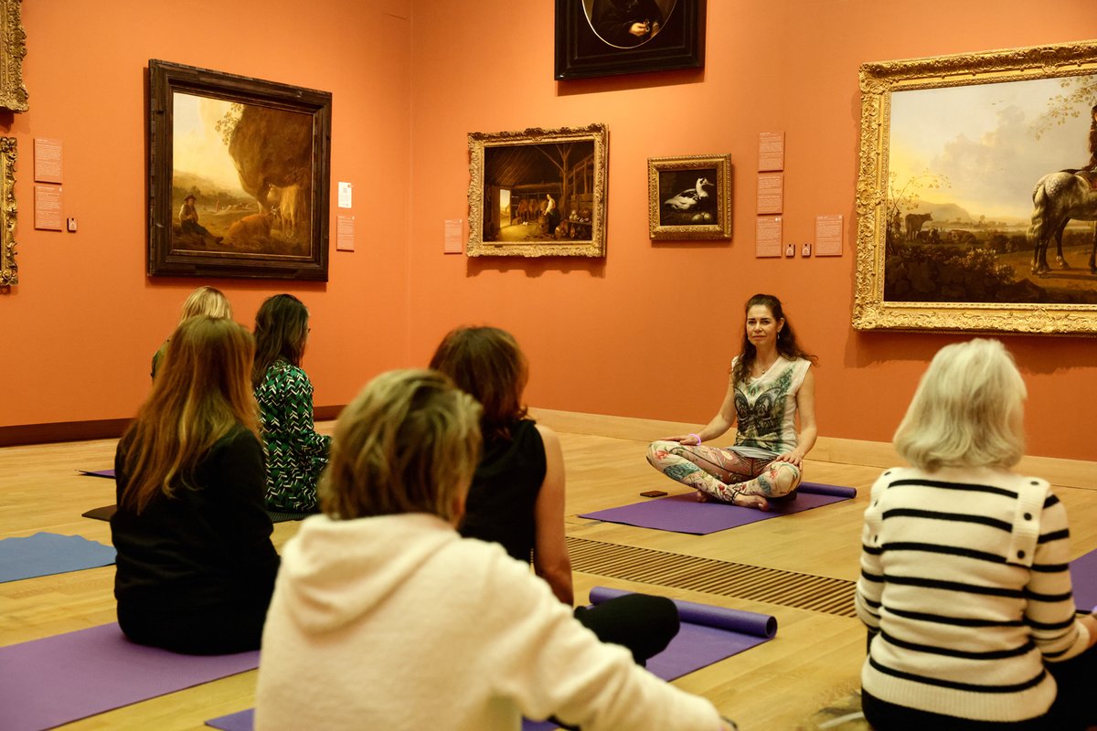 Daphne Krijgsman - Yoga op zaal tijdens Art After Dark - 2024
