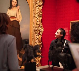 Take pARTner Norman geeft een rondleiding door de vaste collectie van het Dordrechts Museum.