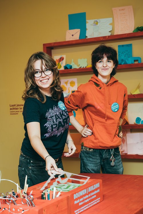 Take pART maakt je wegwijs door de tentoonstelling Ik zie Ik zie