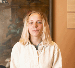 Take pARTner Anouk, een creatieveling onderdeel van Take pART 2022 - 2023.